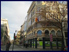 Plaza de la Reina 05  - beautiful bank building with golden brick facade